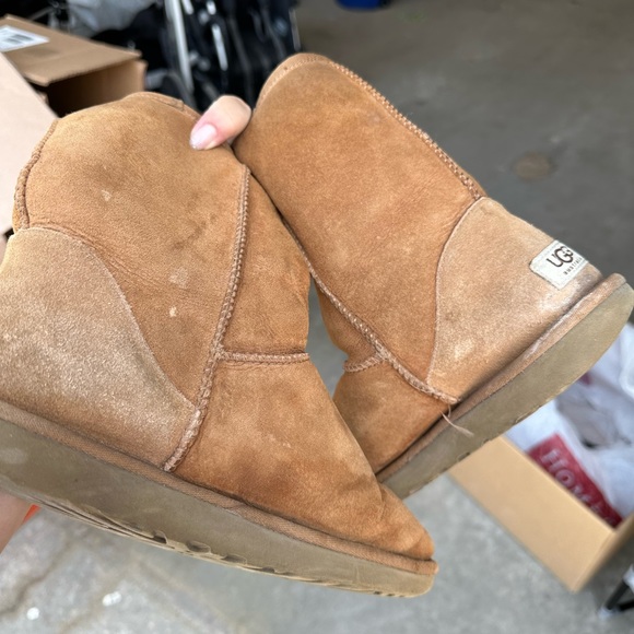 classic uggs in very used condition size 8 - Picture 6 of 6